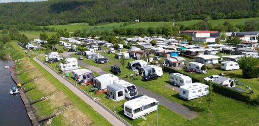 Campingplatz Wesertal aan de rivier de Weser Campingplatz Wesertal aan de rivier de Weser