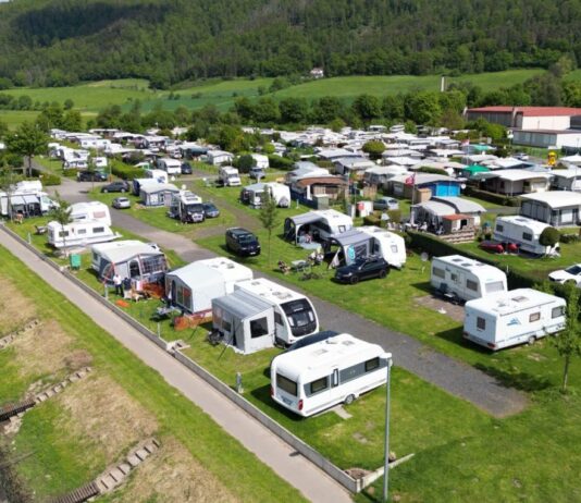 Campingplatz Wesertal aan de rivier de Weser Campingplatz Wesertal aan de rivier de Weser