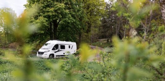 Zweden verlaagt brandstofprijzen: Småland profiteert Zweden verlaagt brandstofprijzen: Småland profiteert als betaalbare coolcation-bestemming