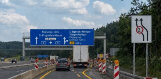 Auto te breed? Dan kun je in Duitsland een boete krijgen! Auto te breed? Dan kun je in Duitsland een boete krijgen!