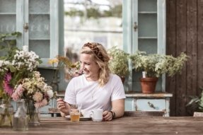 Koffiepauze bij Rosendals Trädgård op Djurgården, een van de populairste plekken van Stockholm in de zomer.