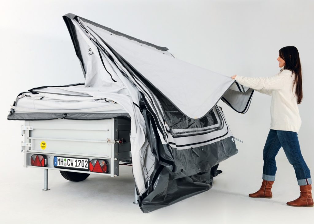 De CAMPWERK Economy tenttrailer is een zogenoemde ‘snelklapper’ en staat in een mum van tijd