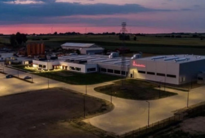 Isabella start eerste productie in hun nieuwe hypermoderne tentenfabriek