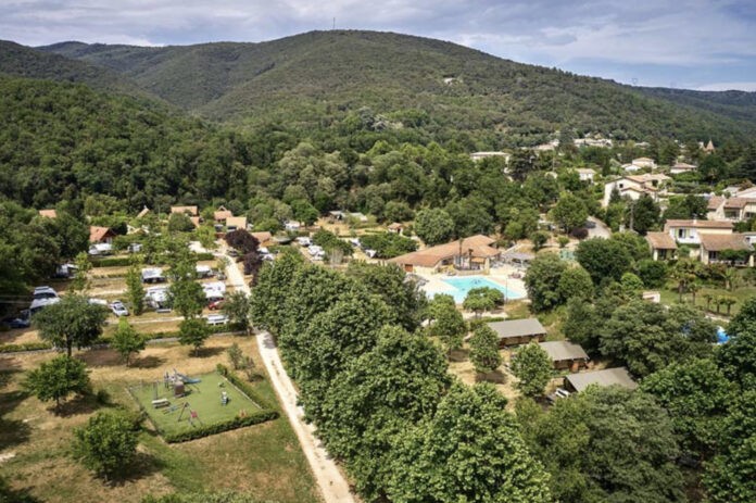 Camping La Garenne in het mooie dal van de rivier de Eyrieux