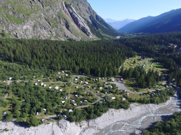Camping Des Glaciers in een uniek alpenlandschap