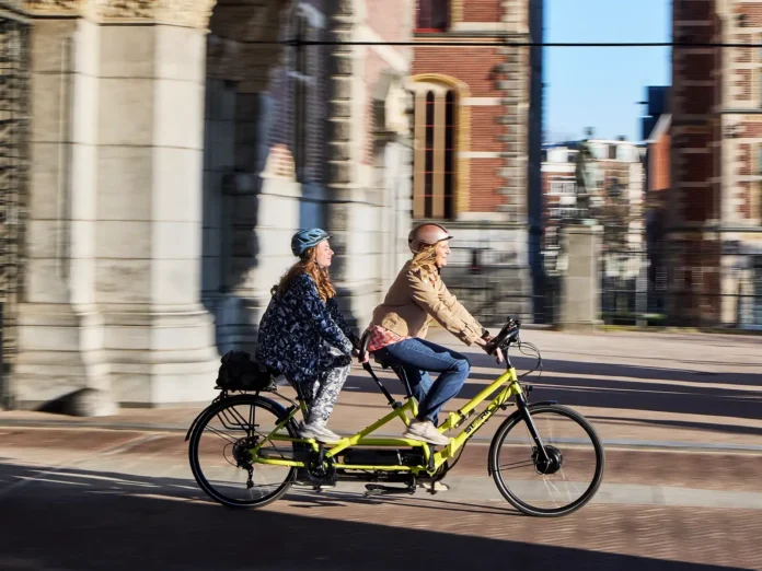 ANWB geeft unieke fietsroute cadeau aan jarig Amsterdam