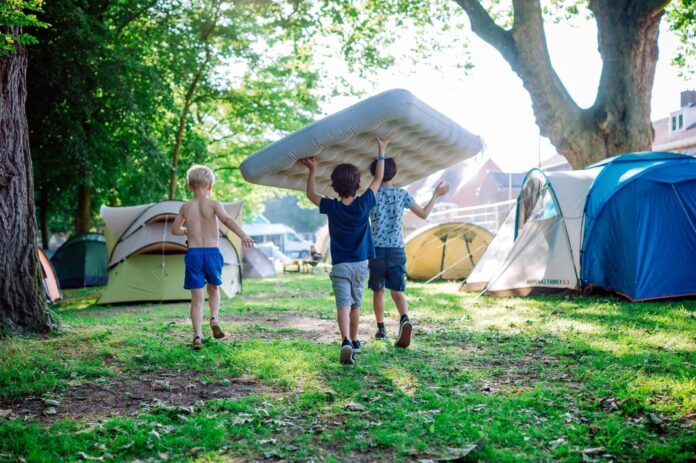 Geen wifi, wel verbinding: het park om de hoek is dé reisbestemming van deze zomer
