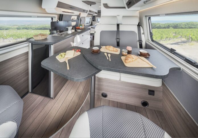 Vantourer op Fiat basis met nieuwe keuken op Caravan Salon 2025