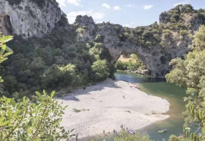 Domaine De La Plage: rustige adults-only camping in Ardèche