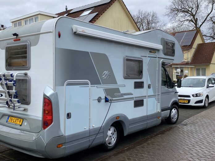 Camper of caravan wassen zonder water met Ekowax