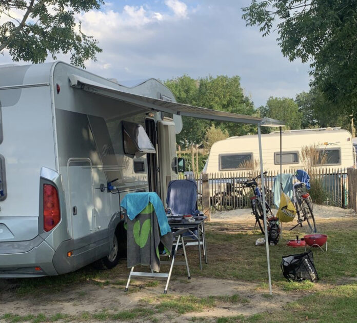 Vooral jonge gezinnen kiezen voor de caravan, campers ook in de plus