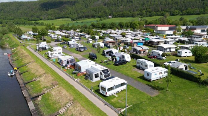 Campingplatz Wesertal aan de rivier de Weser